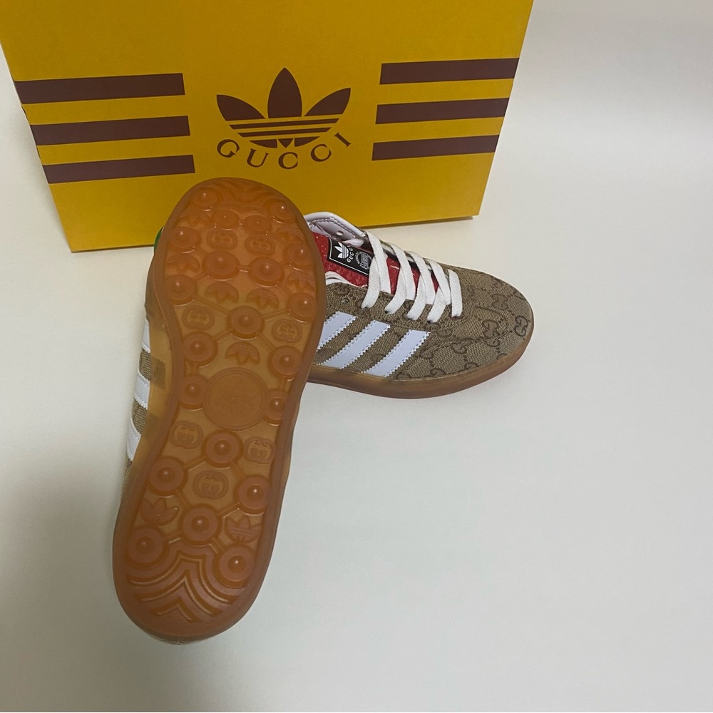 Gucci Monogram Sneakers with Red and Blue Stripes - Picture 5 of 8